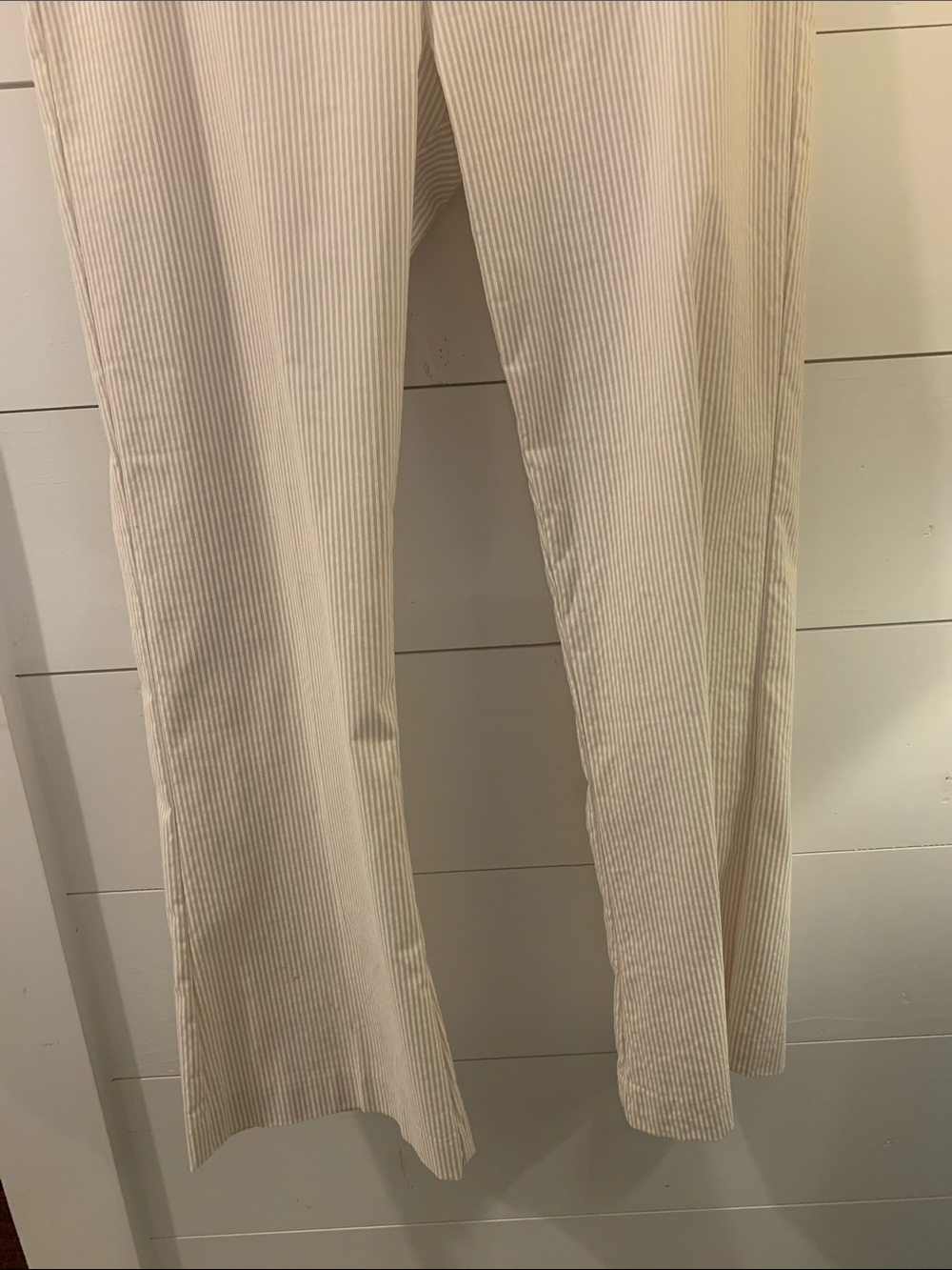 Avenue Montaigne tan/white size 8 women’s pants. Stretch waist. 24” inseam. - Picture 4 of 5